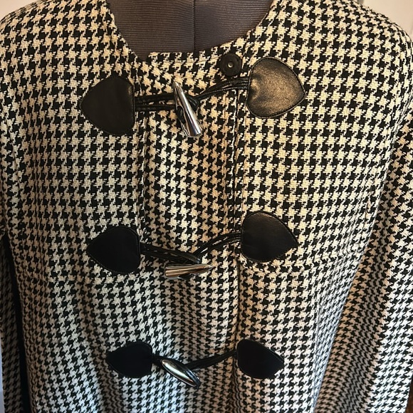 Feminine black-and-white, houndstooth cape by FOCUS 2000 Size L - Picture 5 of 8